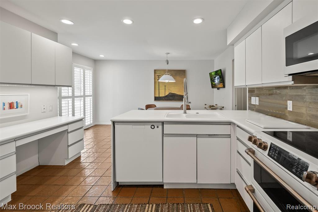 5137 Woodlands Drive, 24, Bloomfield Hills, MI 48302 — Photo 39
