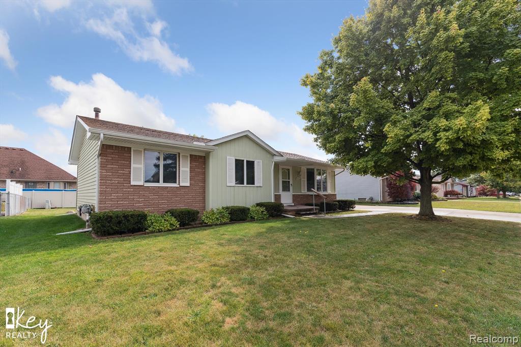 32403 Truman Road, Rockwood, MI — Photo 2