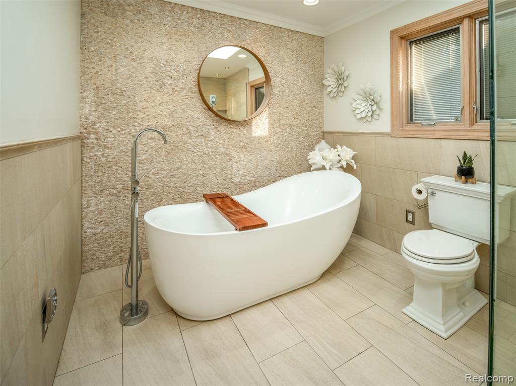 23750 E River Road, Grosse Ile, MI, 48138