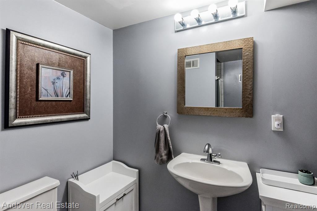 9581 AUTUMNWOOD Circle, Kalamazoo, MI 49009 — Photo 43