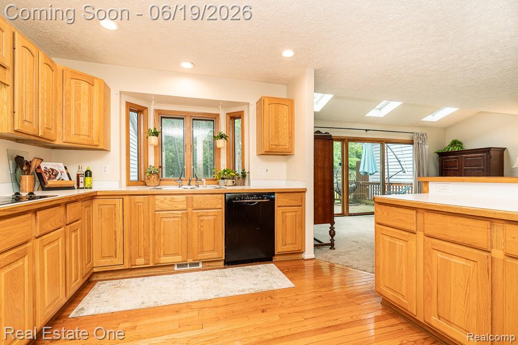 6595 Scenic Pines Court, Clarkston, MI — Photo 7