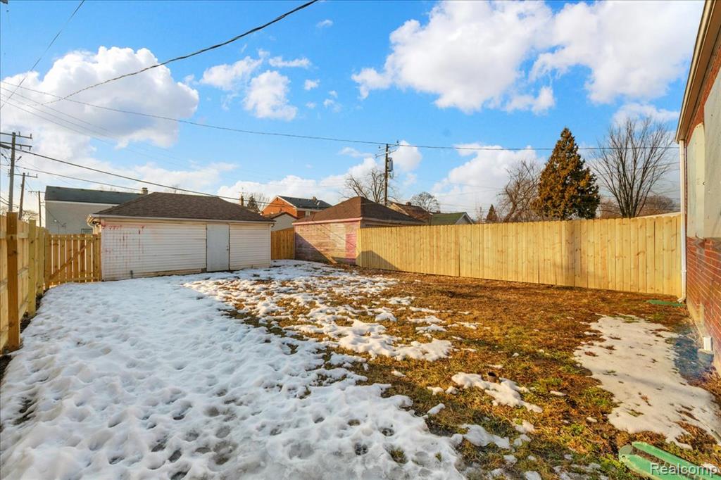 17127 Shaftsbury Avenue, Detroit, MI 48219 — Photo 17
