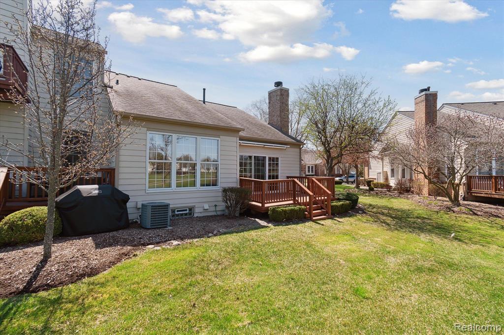 39472 EDGEWATER Drive, Northville, MI 48168 — Photo 39