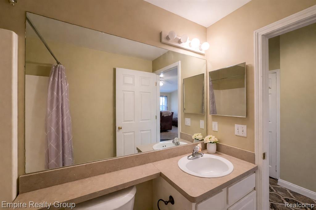 12330 Hickory E, Utica, MI 48315 — Photo 19