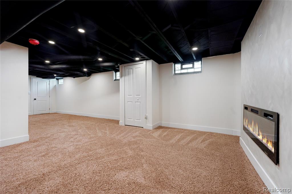 24220 Cloverlawn Street, Oak Park, MI 48237 — Photo 30