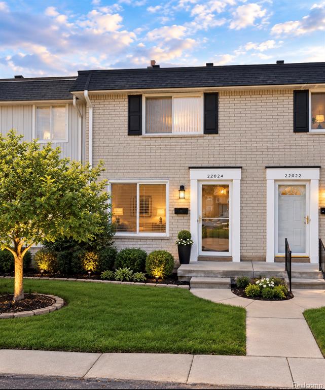 28022 Universal Drive, 12, Warren, MI 48092