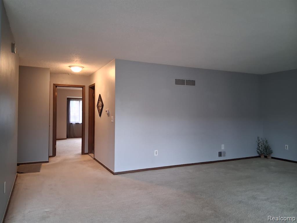 8510 S Pepper Ridge Drive S, Grand Blanc, MI 48439 — Photo 8