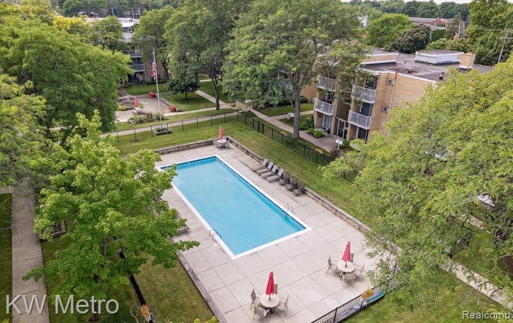 4909 CROOKS Road, E5, Royal Oak, MI 48073 — Photo 16