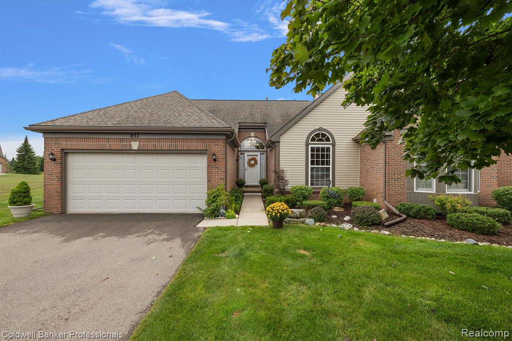451 GOLF VILLA Drive, Oxford, MI 48371 — Photo 38