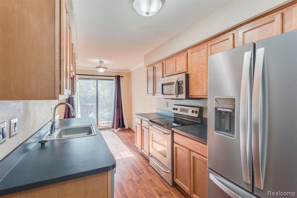 24547 PRIMROSE Lane, Southfield, MI 48033 — Photo 10