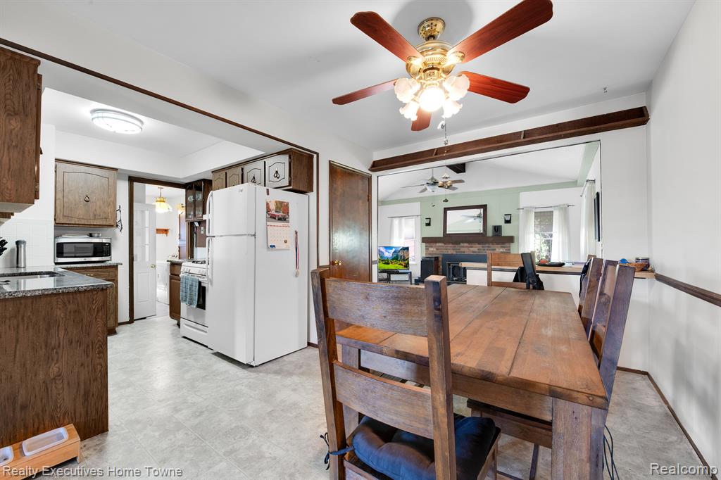 49545 SCHOENHERR Road, Shelby Twp, MI 48315 — Photo 9