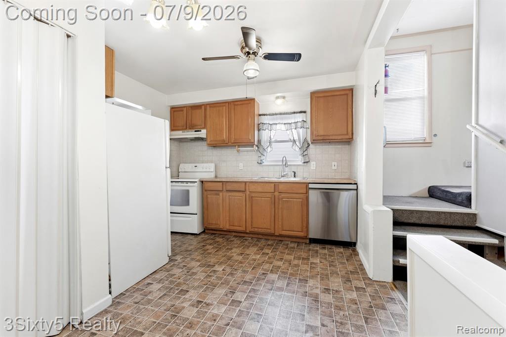 460 Manatee Avenue, Hazel Park, MI 48030 — Photo 7