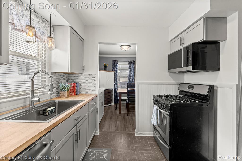 893 Cora Street, Wyandotte, MI 48192 — Photo 11