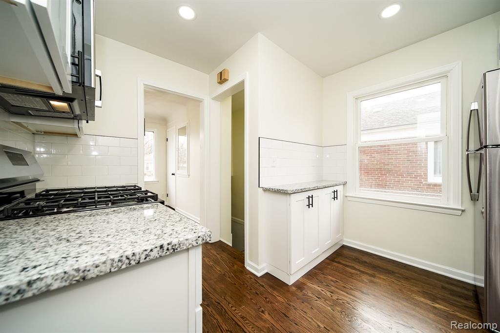 6855 KINGSBURY Street, Dearborn Heights, MI 48127 — Photo 22