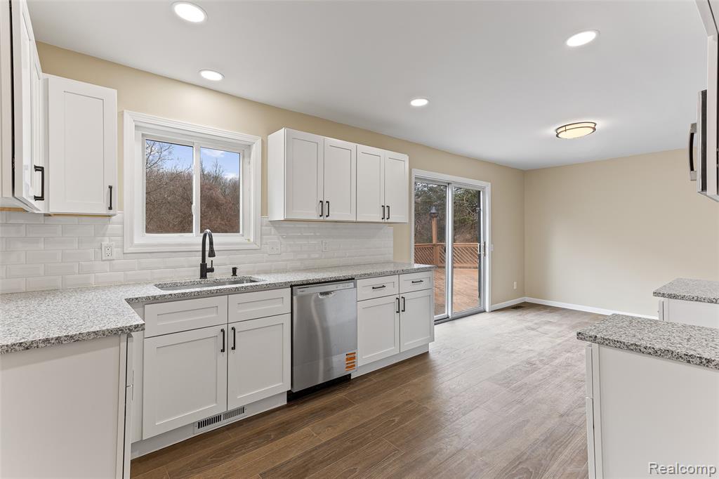 3745 Capitol Way, Highland, MI 48356 — Photo 11