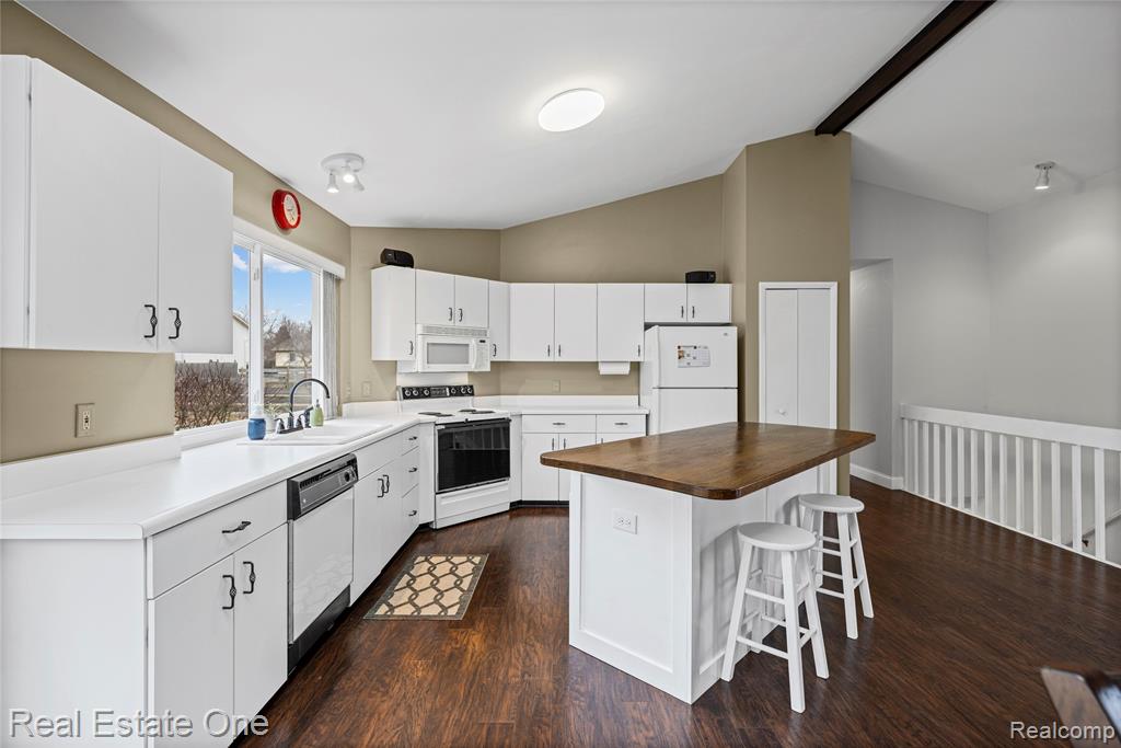 6335 Stonehearth Pass, Grand Blanc, MI 48439 — Photo 14