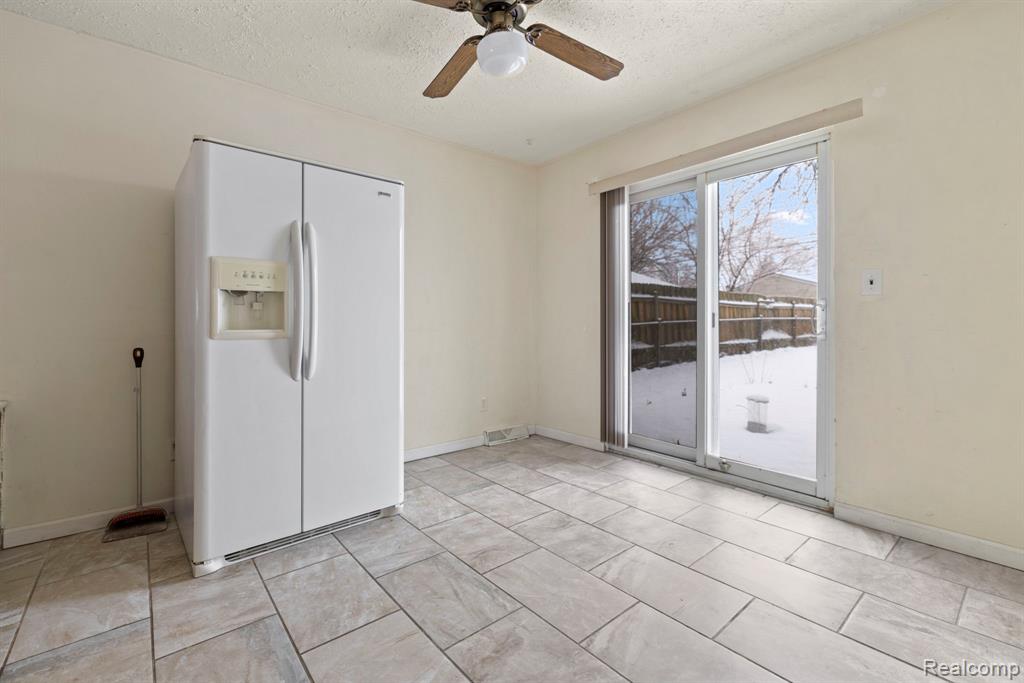 6039 N Silvery Lane, Dearborn Heights, MI 48127 — Photo 8