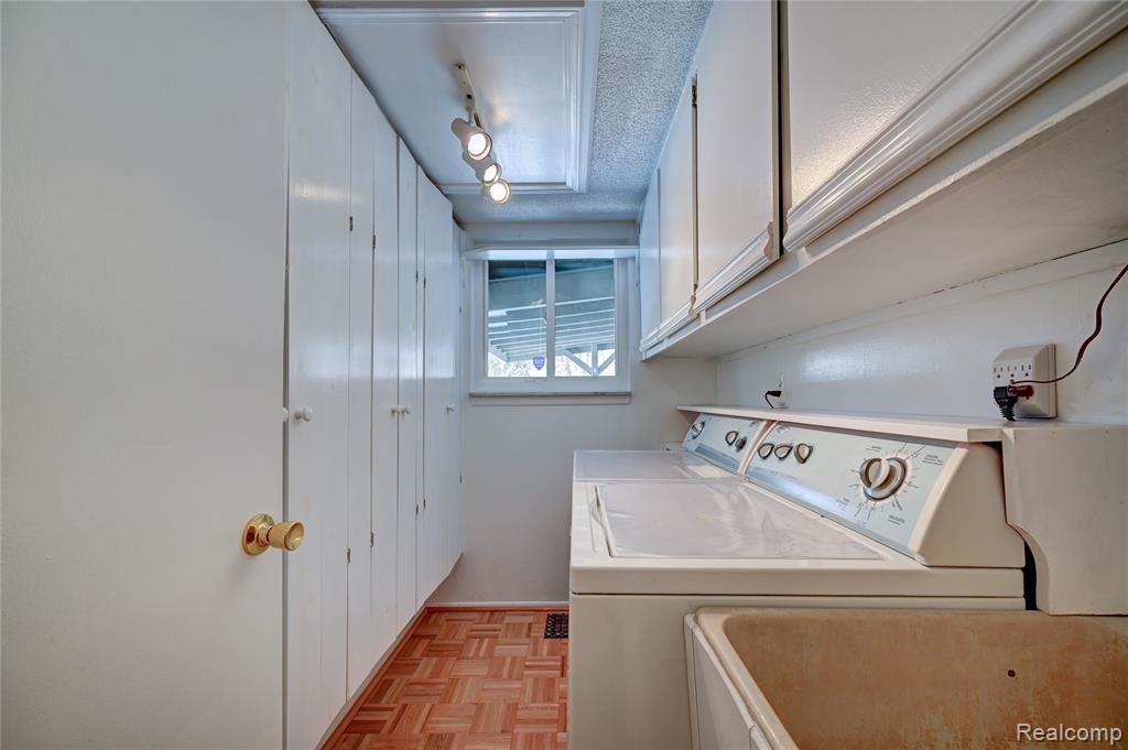 43047 Avon Court, Sterling Heights, MI 48313 — Photo 18