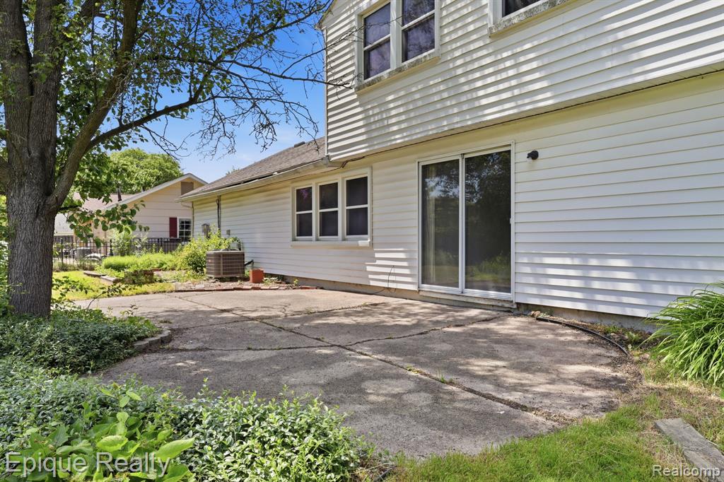 4856 Danbury Drive, Troy, MI 48085 — Photo 24