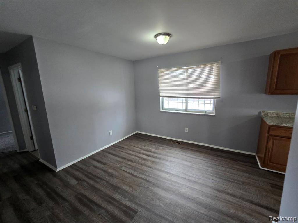 6310 Valorie Lane, Flint, MI 48504 — Photo 6