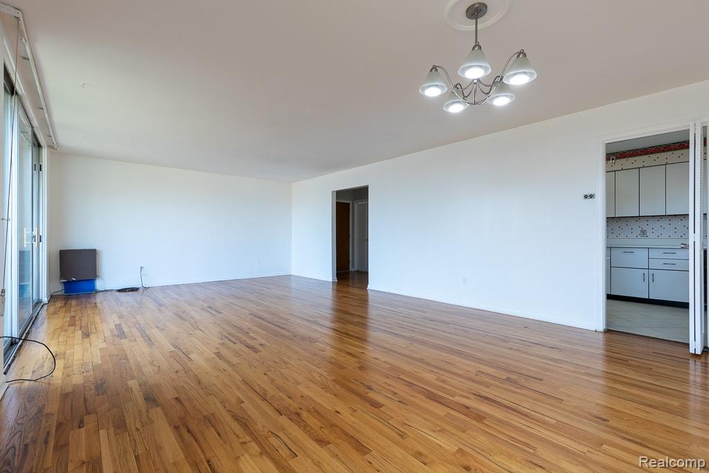 4047 W MAPLE Road, Bloomfield Hills, MI — Photo 11