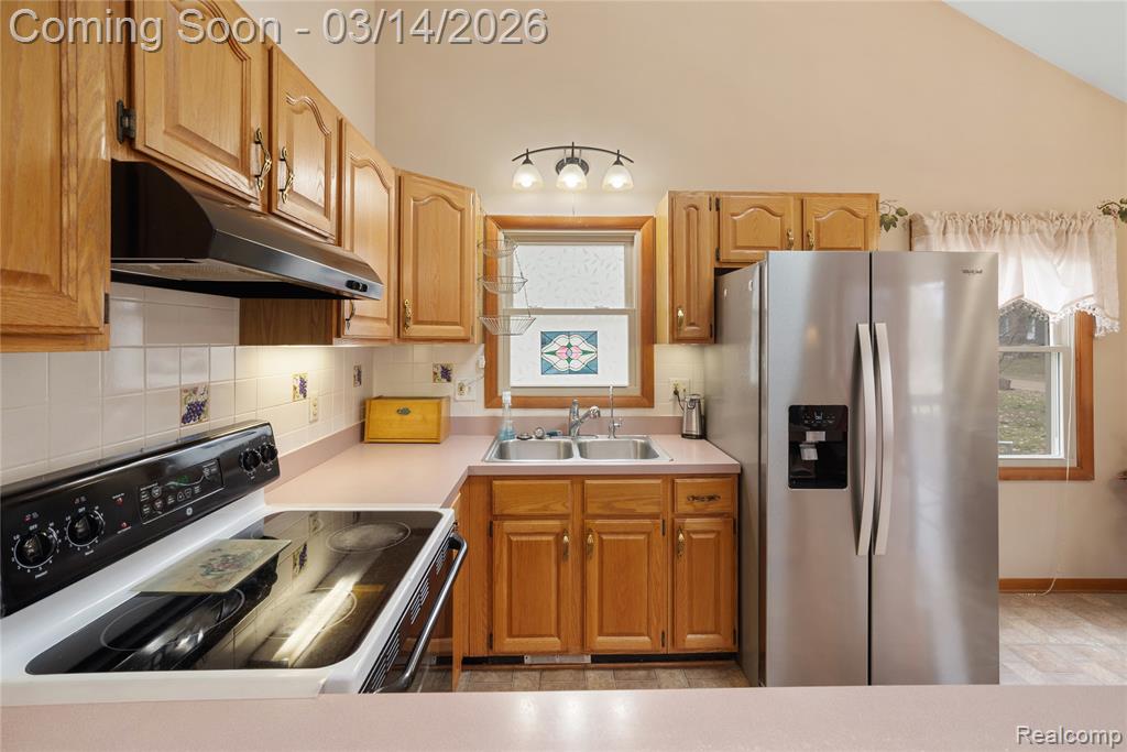 1684 Lombardy, Highland, MI 48356 — Photo 11
