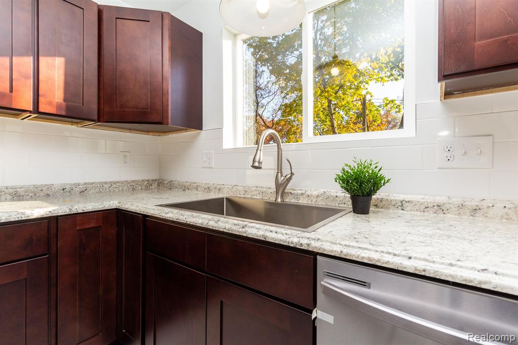 500 N CONKLIN Road, Lake Orion, MI 48362 — Photo 15