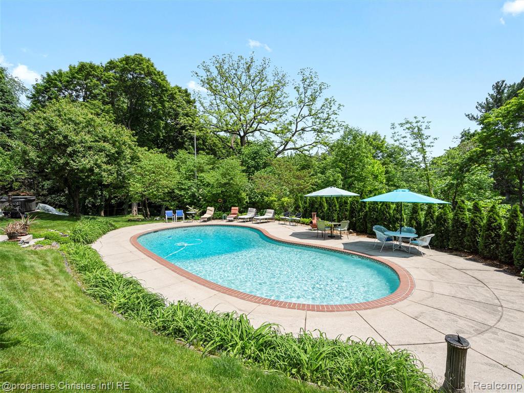 4383 Pine Tree Trail, Bloomfield Hills, MI 48302 — Photo 12