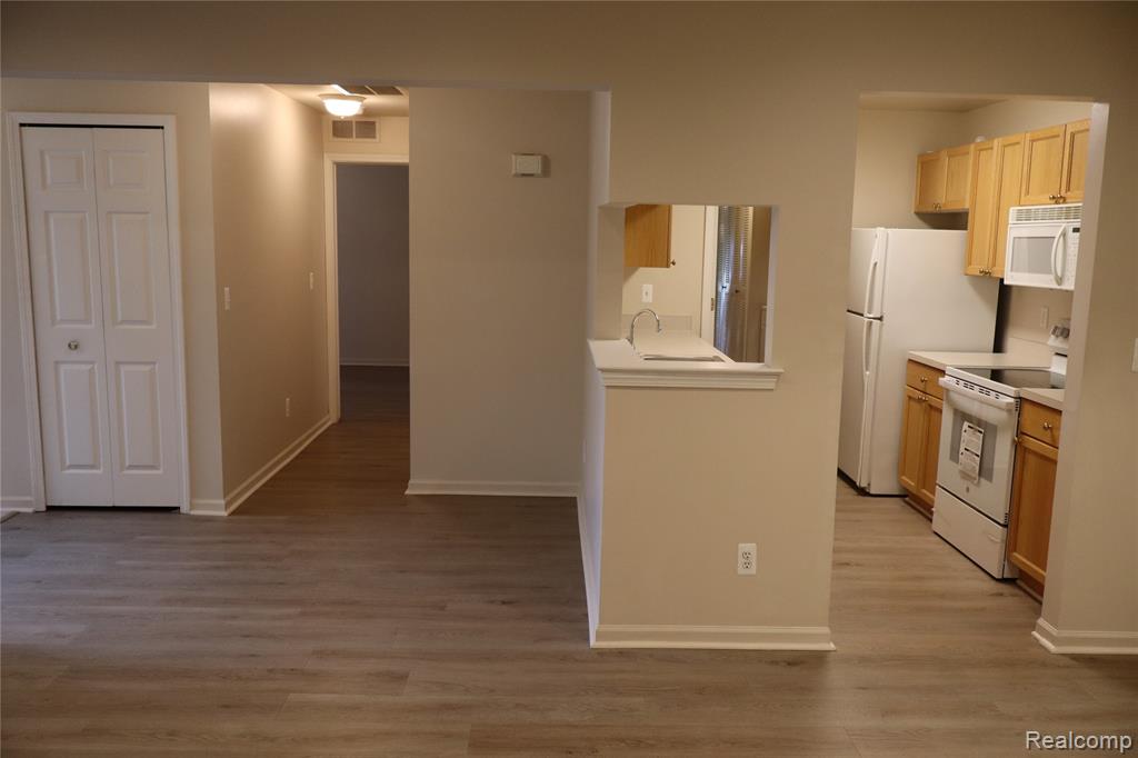 4580 BERKSHIRE Drive, Sterling Heights, MI 48314 — Photo 25