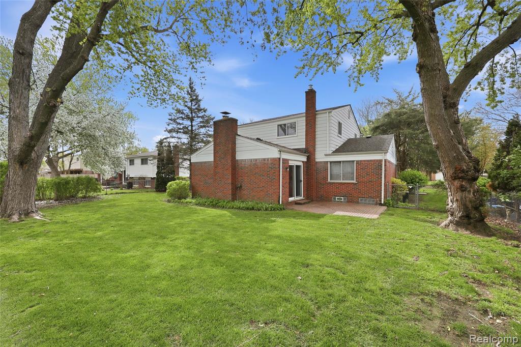 2229 Hillcrescent Drive, Troy, MI 48085 — Photo 35