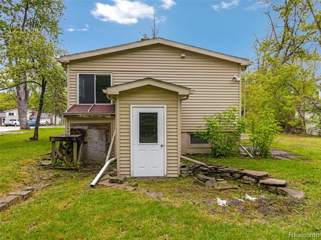 811 Miller Road, Lake Orion, MI 48362 — Photo 35