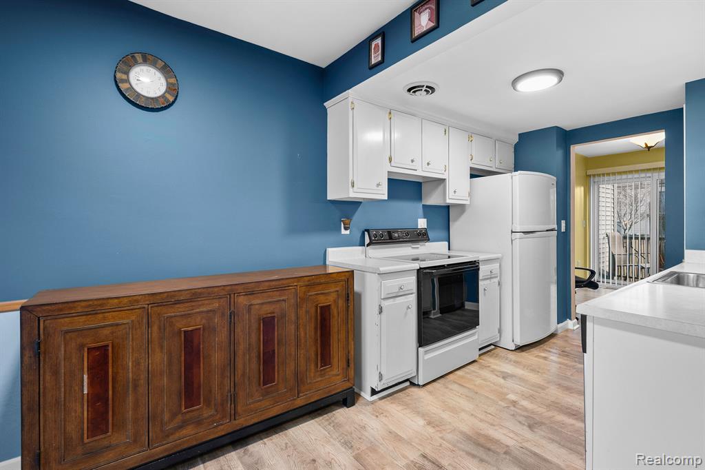 24435 BASHIAN Drive, Novi, MI — Photo 11
