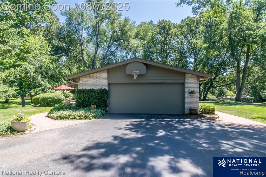 4933 Malibu Drive, Bloomfield Hills, MI 48302 — Photo 3