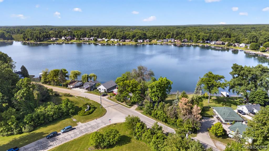 1717 Triangle Lake Road, Howell, MI 48843 — Photo 29