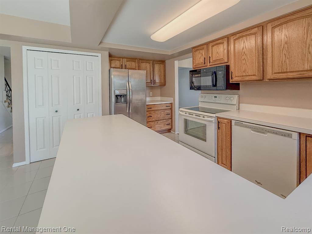 5326 FALMOUTH Drive, Troy, MI 48085 — Photo 10