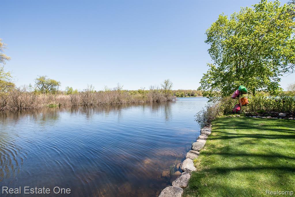 7311 BISCAYNE Court, White Lake, MI 48383 — Photo 42