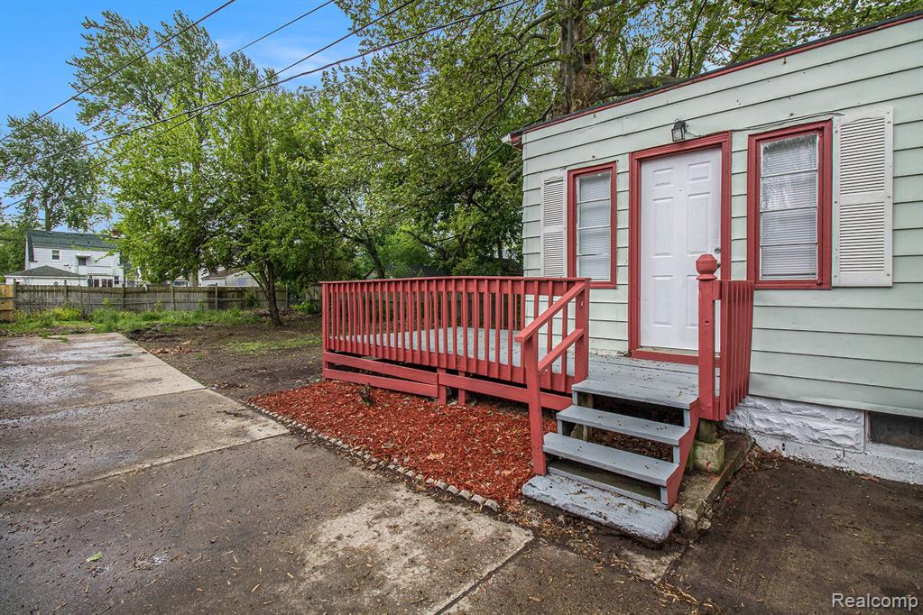 570 E KENNETT Road, Pontiac, MI 48340 — Photo 24