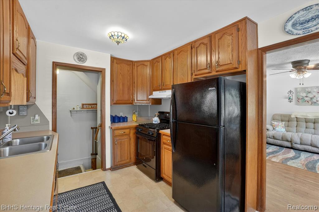 242 Monroe Street, Webberville, MI 48892 — Photo 11