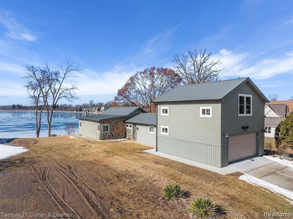 222 Ackerson Lake Drive, Jackson, MI 49201 — Photo 2