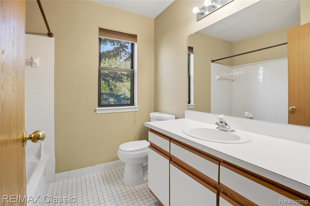 42670 Lilley Pointe Drive, Canton, MI 48187 — Photo 24