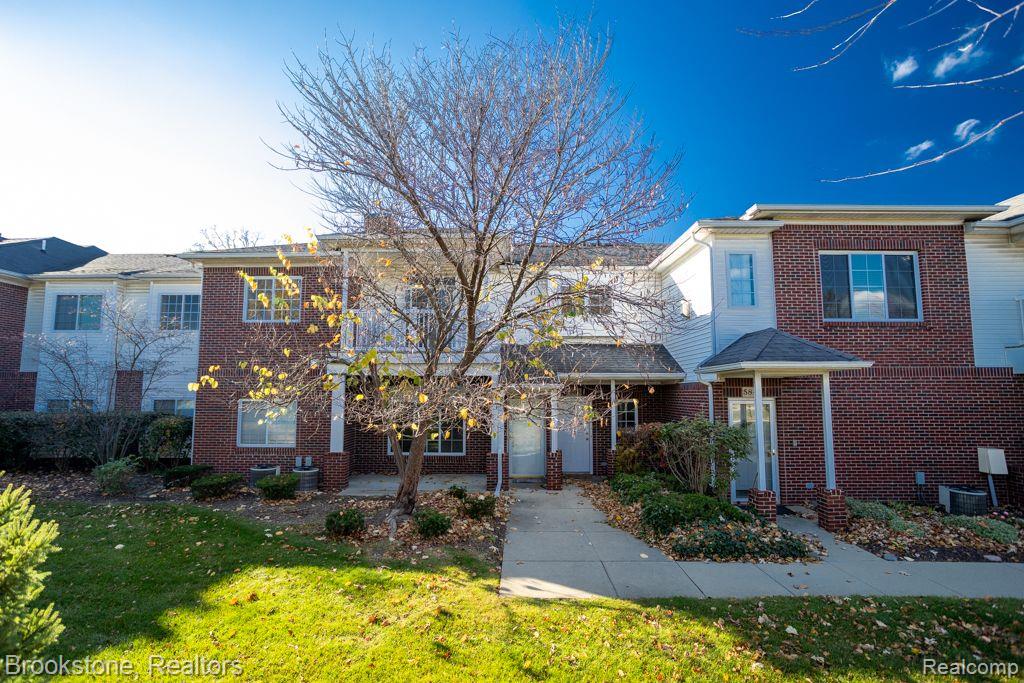5829 TWIN OAKS Drive, Sterling Heights, MI 48314 — Photo 3