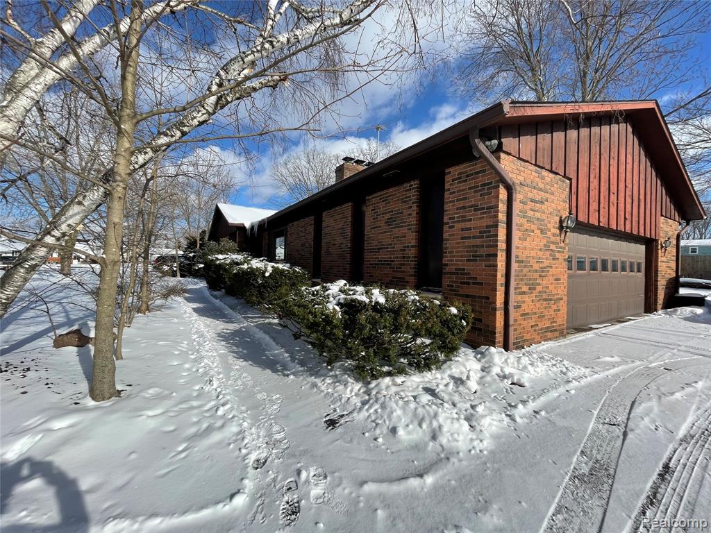 668 W Crest Lane, South Lyon, MI 48178 — Photo 3