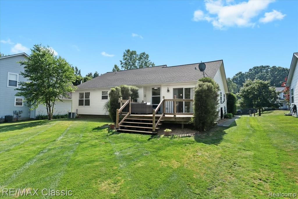 4176 W Pointe Drive, Waterford, MI 48329 — Photo 32