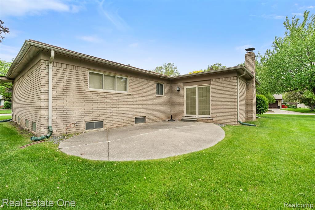 39664 Cadborough Drive, Clinton Twp, MI 48038 — Photo 42