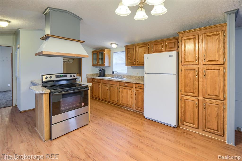 17101 Kropf Avenue, Davisburg, MI 48350 — Photo 12