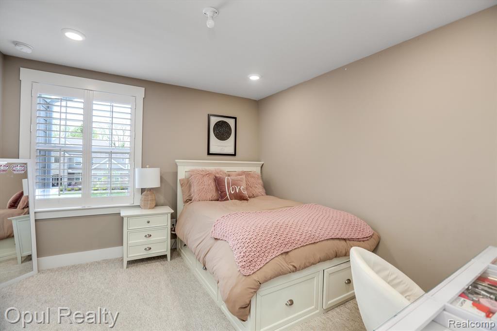 7484 HARDWOOD Circle, Canton, MI 48187 — Photo 35