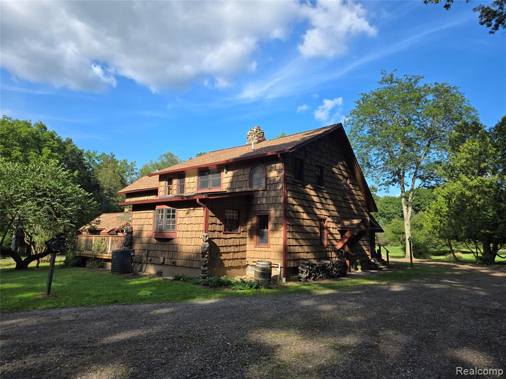 10305 Oakhurst Road, Holly, MI 48442 — front exterior