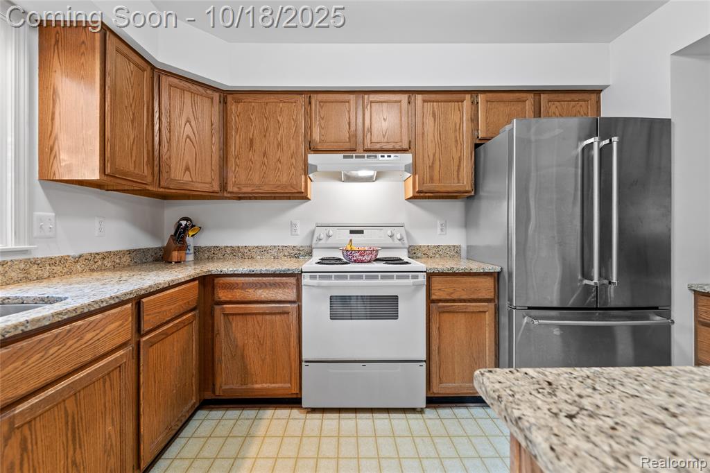 448 Streamview Court, Rochester Hills, MI 48309 — Photo 11