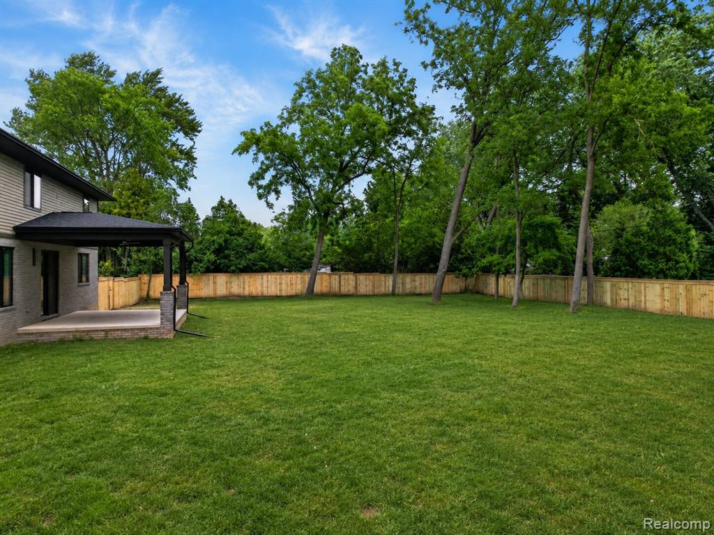 31130 Lahser, Beverly Hills, MI 48025 — Photo 45