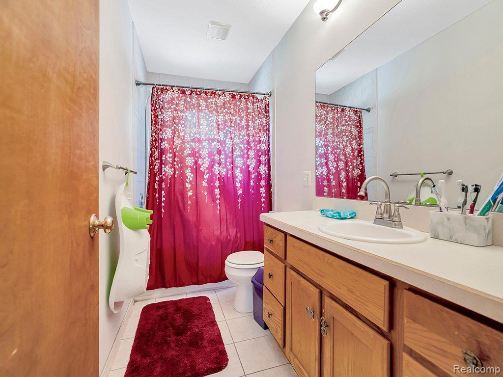 4166 BEDFORD Street, Dearborn Heights, MI 48125 — Photo 8